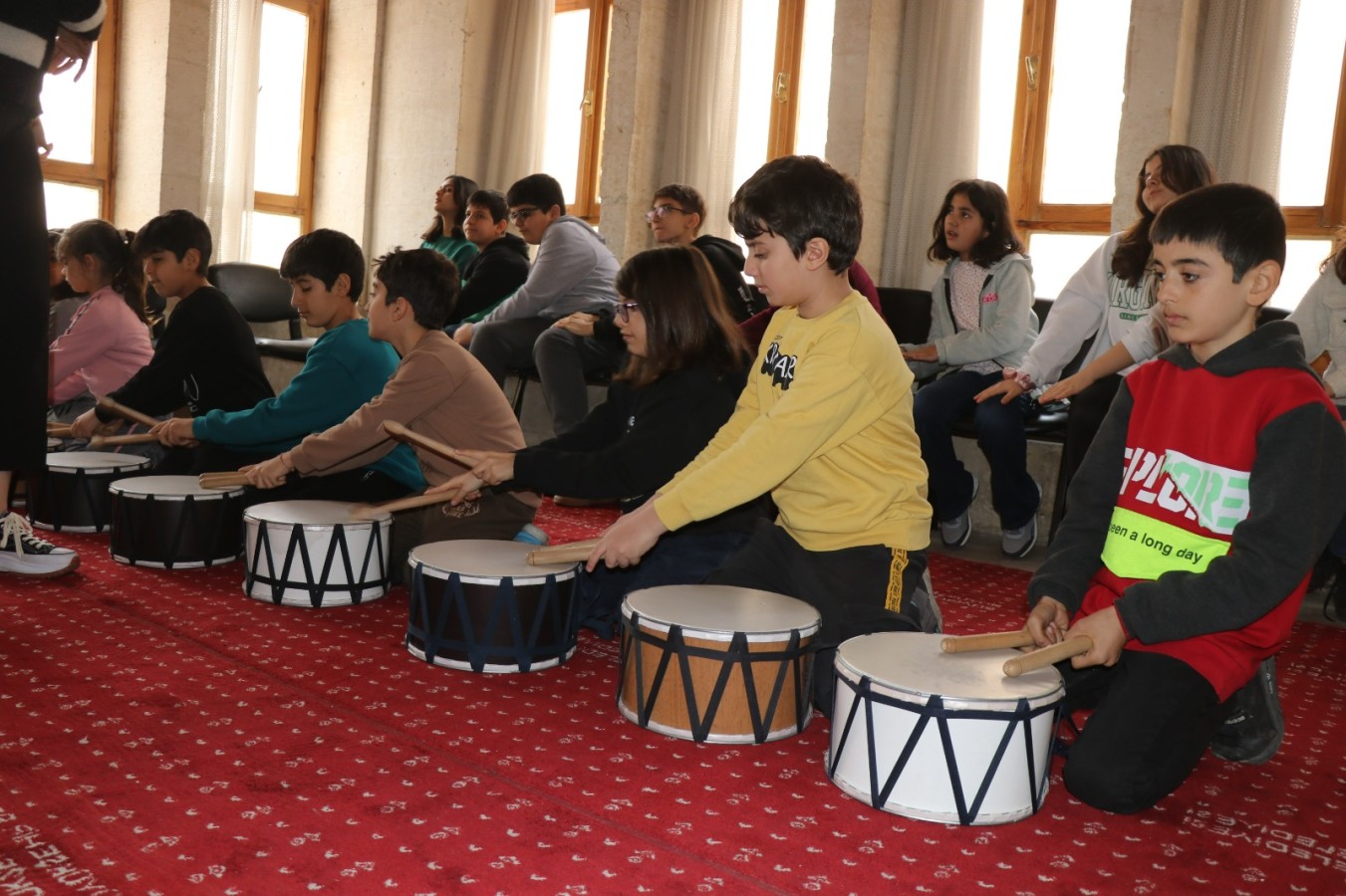 Büyükşehir çocuk konservatuarında çocuklara müzik eğitimi veriliyor;