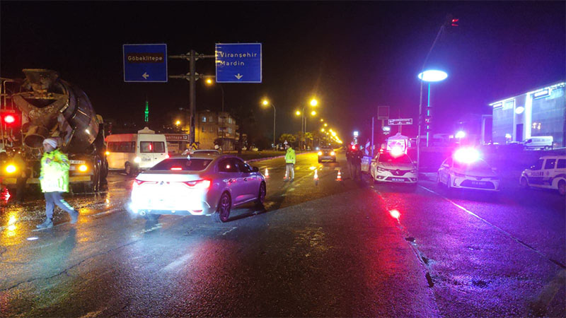 Şanlıurfa - Viranşehir yolu trafiğe tamamen kapandı