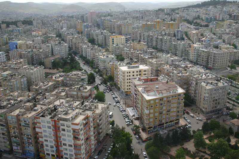 Şanlıurfa’da bir evde kaç kişi yaşıyor?