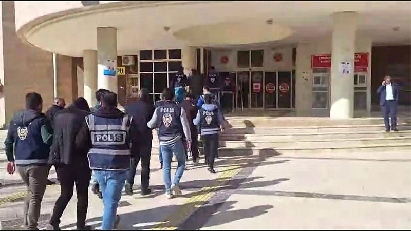 Şanlıurfa'da kamu görevlisi dolandırıcılığı çökertildi! 17 kişi tutuklandı;