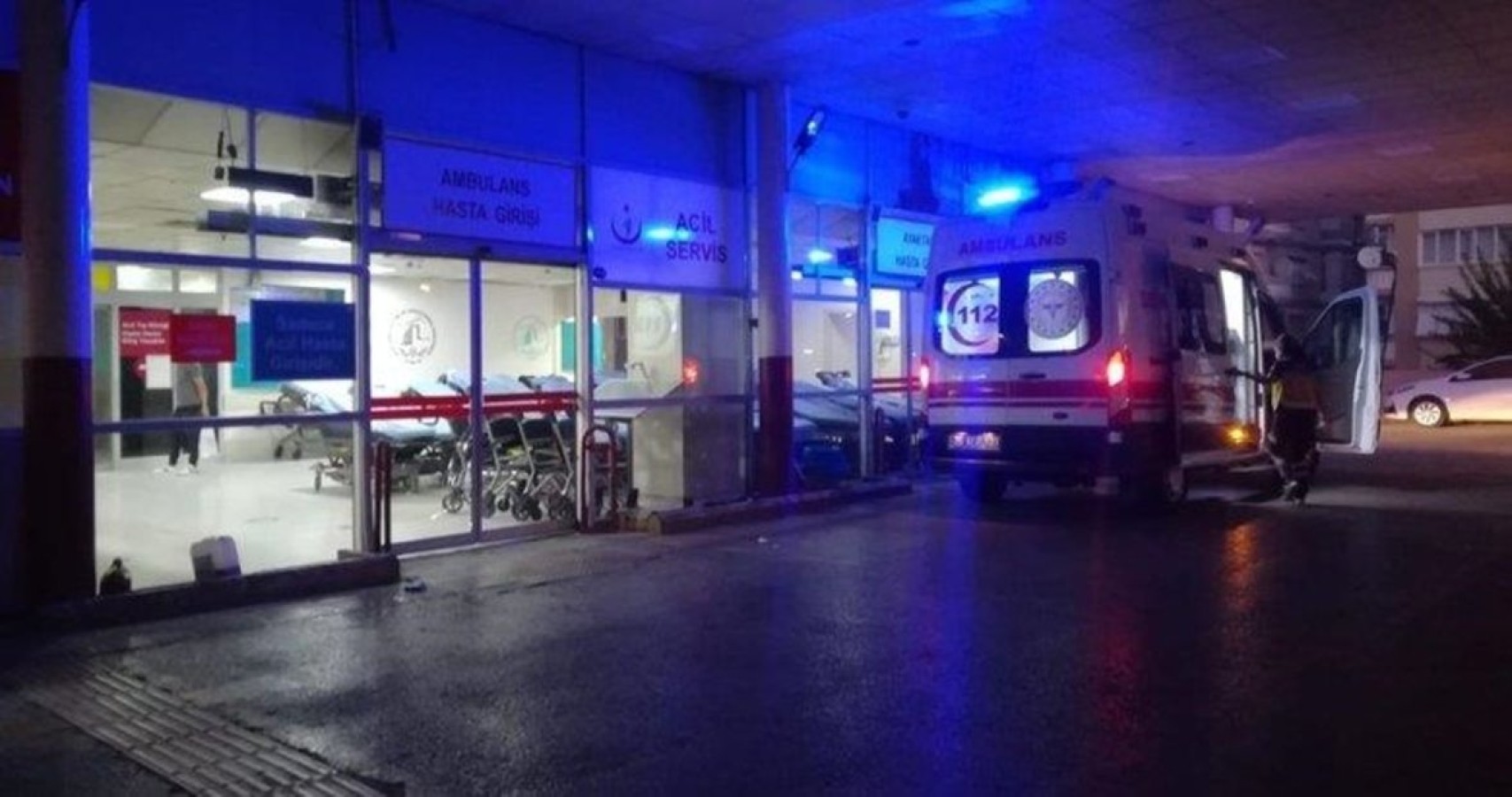 Şanlıurfa'da otomobil tıra çarptı: 2 yaralı;
