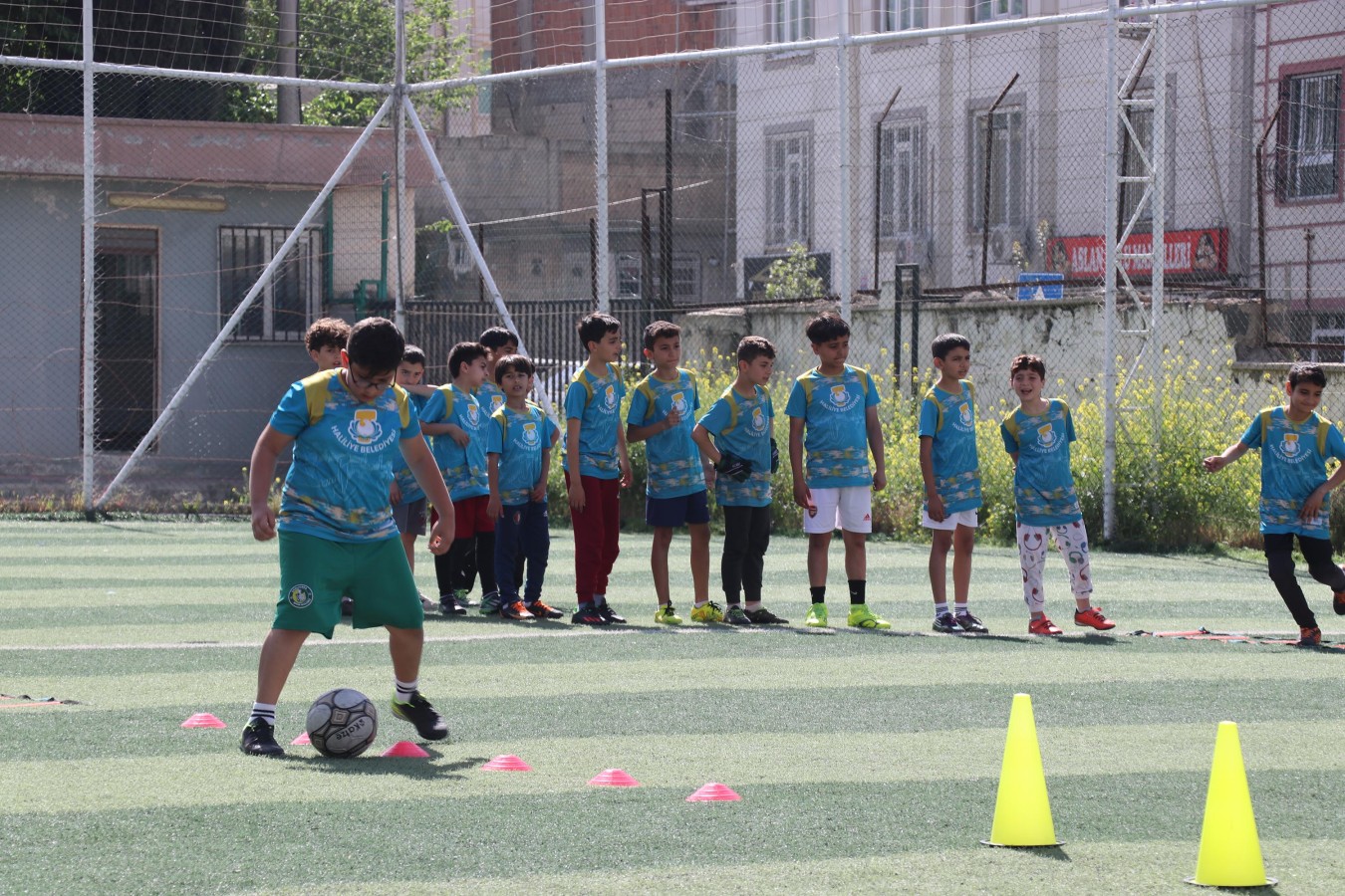 Haliliye’de futbol okulu ile genç yetenekler yetişiyor;