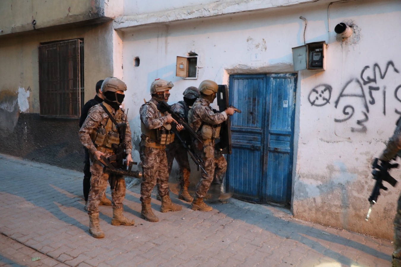 Şanlıurfa'da PKK'nın gençlik yapılanmasına operasyonda 7 gözaltı;