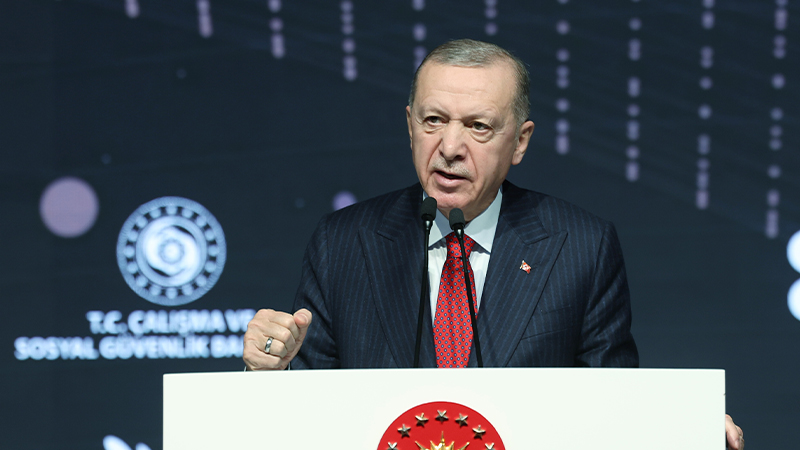 Cumhurbaşkanı Erdoğan: Öğretmenlerimize yönelik şiddete ilişkin düzenleme yapacağız;
