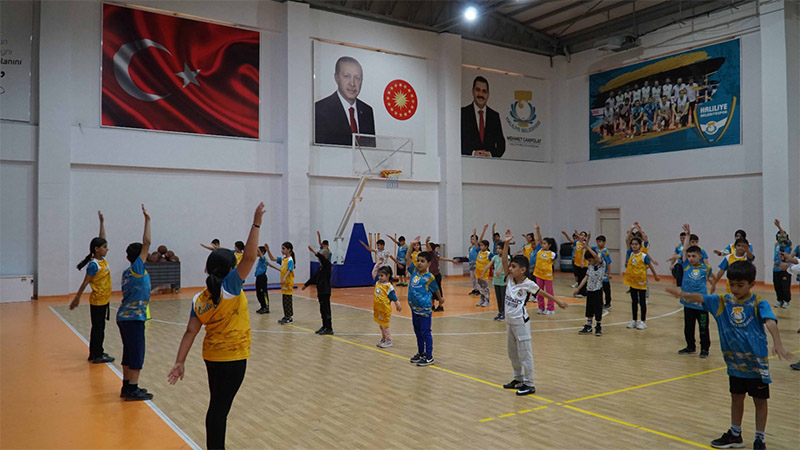 Gençler, Haliliye Belediyesi ile spor alışkanlığı kazanıyor;