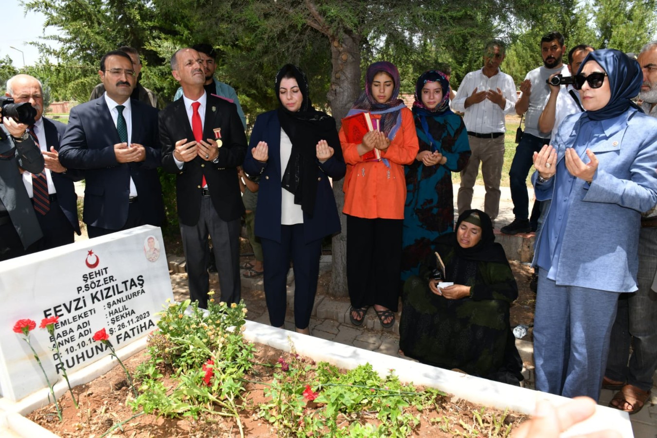 Şanlıurfa’da arife gününde şehit kabirleri ziyaret edildi;