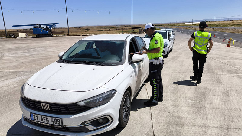Siverek'te 15 sürücüye cezaiye işlem uygulandı