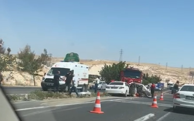 Şanlıurfa'da iki otomobil çarpıştı, 1 ölü 6 yaralı (EK)