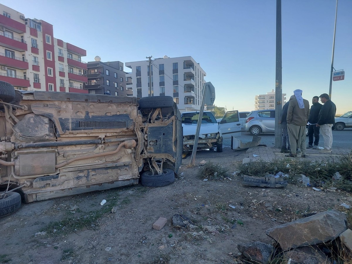 Viranşehir'de iki araç çarpıştı, 1 yaralı;