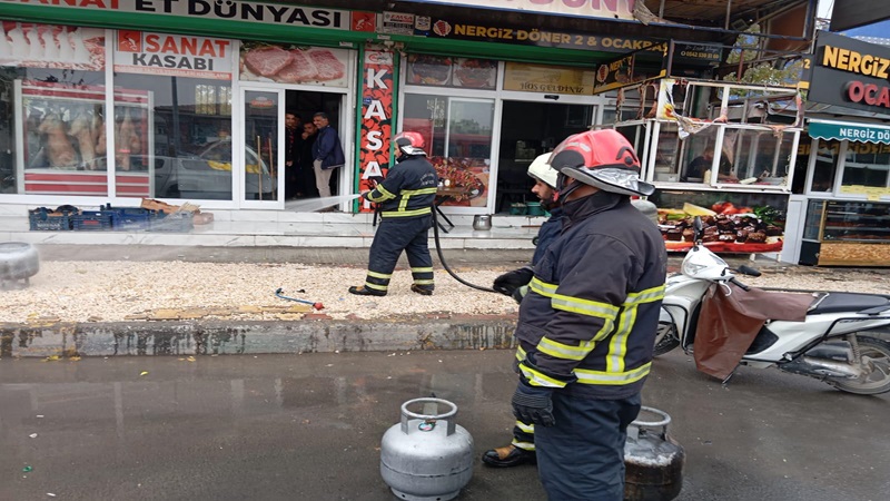 Şanlıurfa'da işyerinde çıkan yangın söndürüldü;