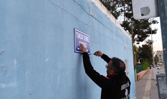 ‘Atom Karınca’ lakaplı Tuncay Sonel’in adının verildiği cadde tabelası söküldü