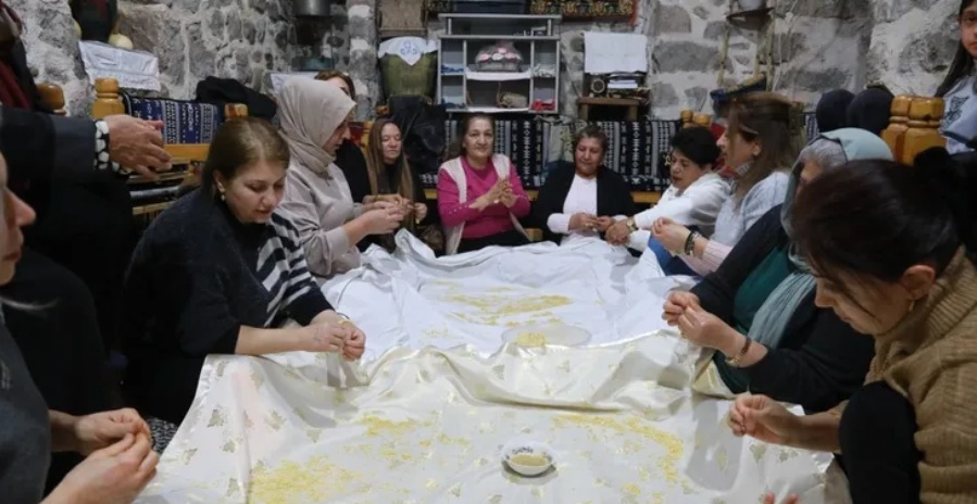 Siverek’te şehriye kesme geleneği nostaljik bir atmosferle yaşatılıyor