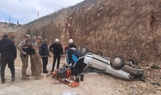 Şanlıurfa’da otomobil şarampole devrildi: 1 ölü, 1 yaralı