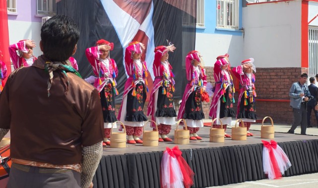 Şanlıurfa’da davul zurnalı kutlama, Siverek’te sessizlik