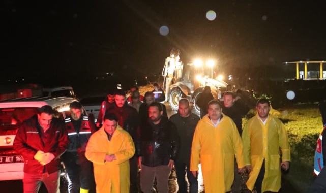 Şanlıurfa’da taşkın suları kırsalda etkili oldu, evlerinde mahsur kalan 10 kişilik Suriyeli aile kurtarıldı