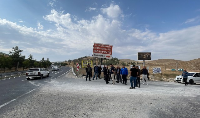 Şanlıurfa’da ölüm kavşağında toplanan esnaflar: “Kırmızı ışık kadar değerimiz yok”