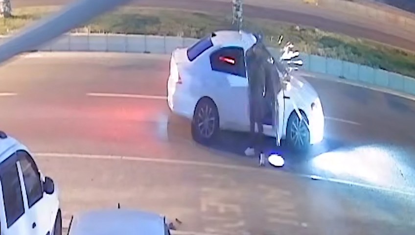 Şanlıurfa’da oto galeri kurşunlaması kamerada