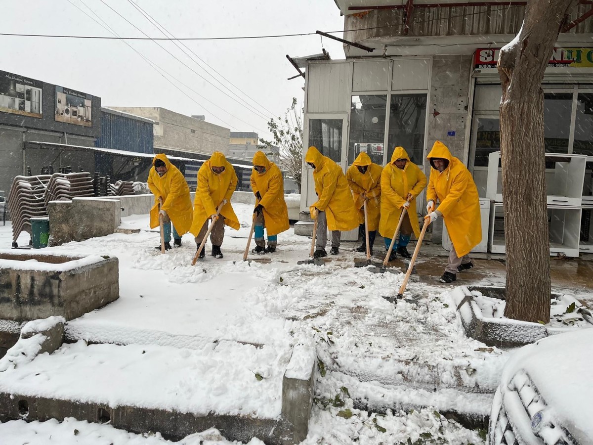 Kar Şanlıurfa'ya güzellik ve eziyetle geldi