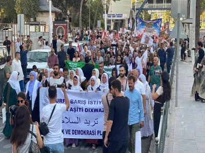 Şanlıurfa’da 1 Eylül Dünya Barış Günü yürüyüşünde pankart gerginliği