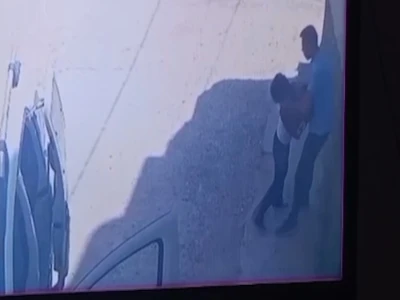 Oğluyla kavga eden 2 çocuğu darbeden babaya gözaltı