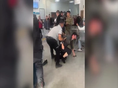 Şanlıurfa’da acil serviste tekme tokat kavga kamerada