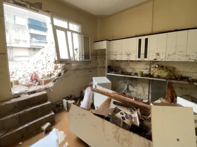 Şanlıurfa’da selin vurduğu ev savaş alanına döndü