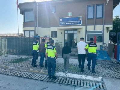 Şanlıurfa’da kendilerini polis olarak tanıtan 3 dolandırıcı jandarmaya yakalandı