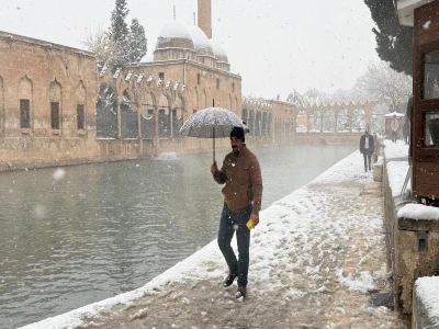 Şanlıurfa’ya 2 yıl sonra kar yağdı, kent beyaza büründü
